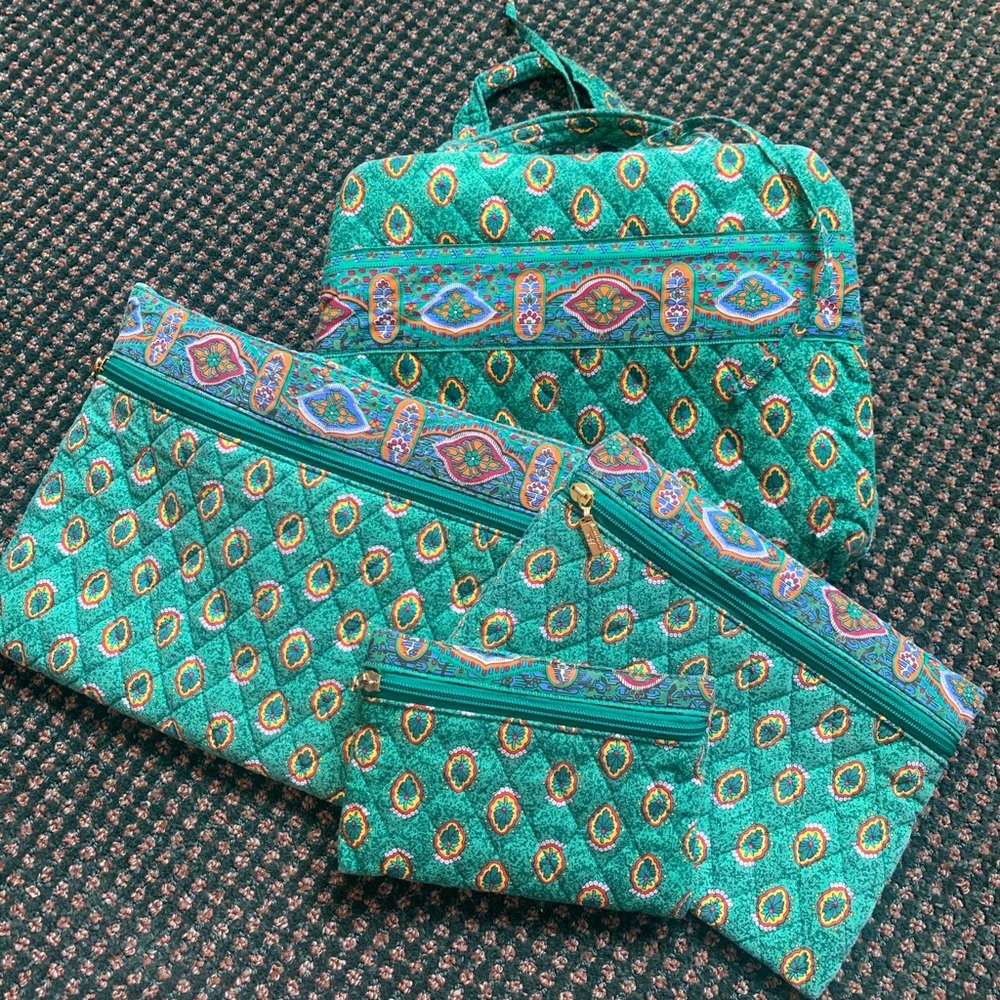 Americana by Sharif toiletry bags.